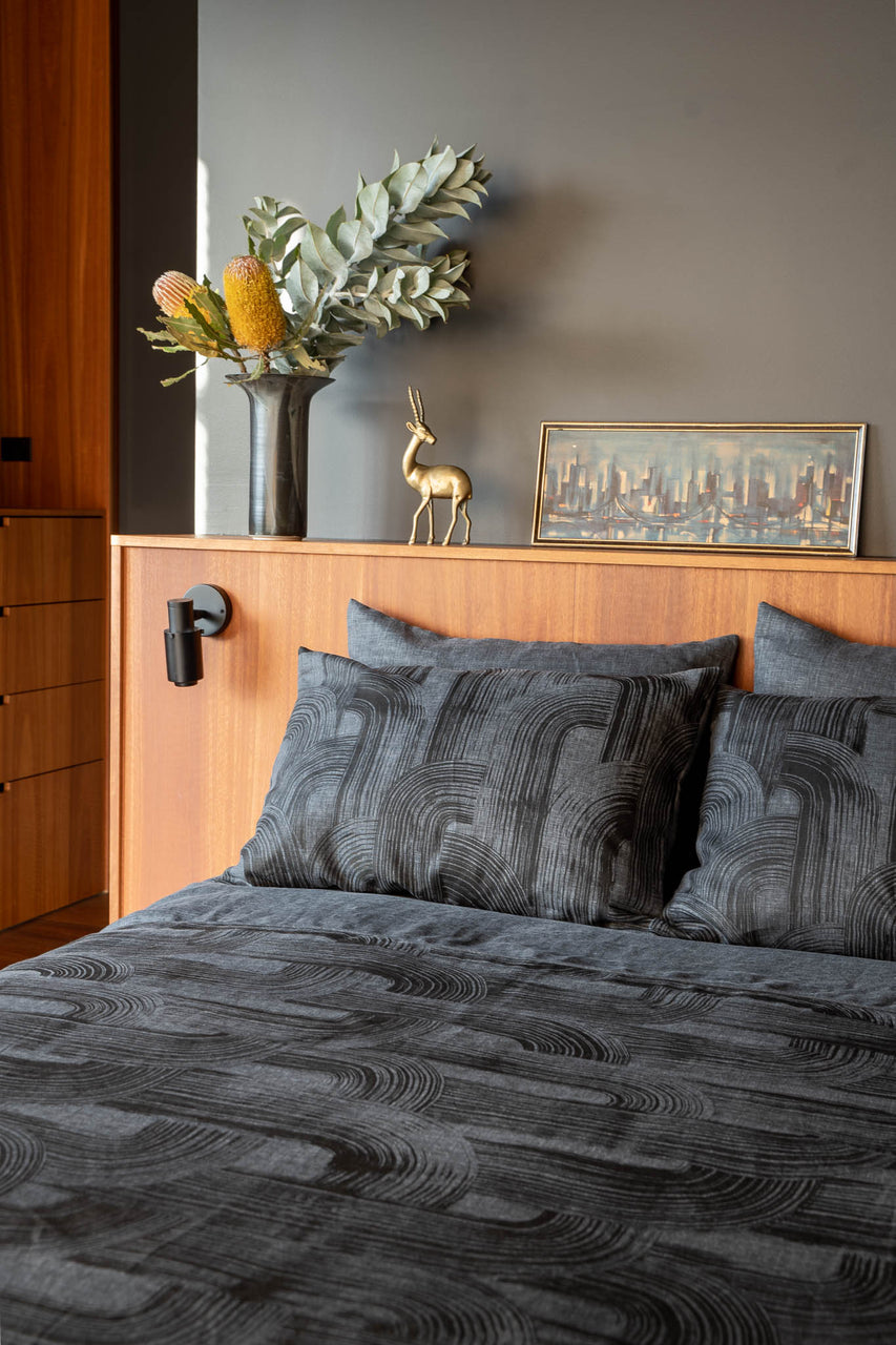 Brushstroke in Black on Granite Heavyweight